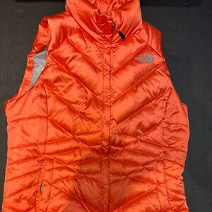 The North Face Salmon/Pink Quilted Down Vest – Women’s Size M, Warm & Cozy